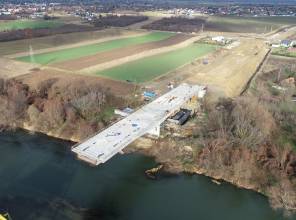 <p>Inwestor: Wojew&oacute;dztwo Podkarpackie - Podkarpacki Zarząd Dr&oacute;g Wojew&oacute;dzkich w Rzeszowie<br />
<strong>Opracowanie dokumentacji projektowej wraz z decyzją ZRID wsp&oacute;łfinansowane było z Rządowego Programu Uzupełniania Lokalnej i Regionalnej Infrastruktury - Mosty dla Region&oacute;w</strong><br />
<strong>Wartość projektu</strong>: 1 145 302,20 PLN<br />
<strong>Wartość dofinansowania z Budżetu Państwa:</strong> 80%<br />
Wykonawca dokumentacji: PROMOST CONSULTING Sp. z o.o.<br />
Czas realizacji: 2020-2022</p>

<p>Zadanie<strong> &bdquo;Budowa nowego odcinka drogi wojew&oacute;dzkiej nr 865 Jarosław &ndash; Oleszyce &ndash; Cieszan&oacute;w &ndash; Bełżec od km 0+000,00 do km 1+946,48 wraz z rozbudową węzła drogowego w ciągu drogi krajowej nr 94 (obwodnicy Jarosławia) w km 8+411, budową mostu na rzece San oraz budową i przebudową niezbędnej infrastruktury technicznej, budowli i urządzeń budowlanych w m. Munina i Sobiecin&rdquo;</strong> jest dofinansowane ze środk&oacute;w Rządowego Funduszu Rozwoju Dr&oacute;g &ndash; zadanie mostowe&nbsp;<br />
<strong>Wykonawca rob&oacute;t drogowych i mostowych:</strong> Mosty Ł&oacute;dź S.A.&nbsp;<br />
<strong>Inżynier kontraktu:</strong> ZDI Sp. z o.o.<br />
<strong>Wartość zadania:</strong> 176 948 428,00 PLN<br />
<strong>Wartość dofinansowania z Rządowego Funduszu Rozwoju Dr&oacute;g: </strong>136 800 000,00 PLN<br />
<strong>Data podpisania umowy o dofinansowanie zadania:</strong> 27.07.2022r.<br />
<strong>Okres realizacji zadania:</strong> 2023-2025</p>

<p>Zadanie jest bezpośrednio powiązane z inwestycją &bdquo;Budowa nowego odcinka drogi wojew&oacute;dzkiej nr 865 Jarosław &ndash; Bełżec od km 1+946,48 do km 4+179,22 wraz z budową i przebudową niezbędnej infrastruktury technicznej, budowli i urządzeń budowlanych w m. Sobiecin i Koniacz&oacute;w &ndash; etap II&rdquo; realizowaną w ramach projektu pn.: <a href="https://pzdw.pl/inwestycje/w-trakcie-realizacji/fepw-2021-2027/59">"Przebudowa/rozbudowa/budowa drogi wojew&oacute;dzkiej nr 865 na odcinku Sobiecin - Cieszan&oacute;w"</a>, kt&oacute;ry jest dofinansowany z programu Fundusze Europejskie dla Polski Wschodniej 2021-2027</p>
